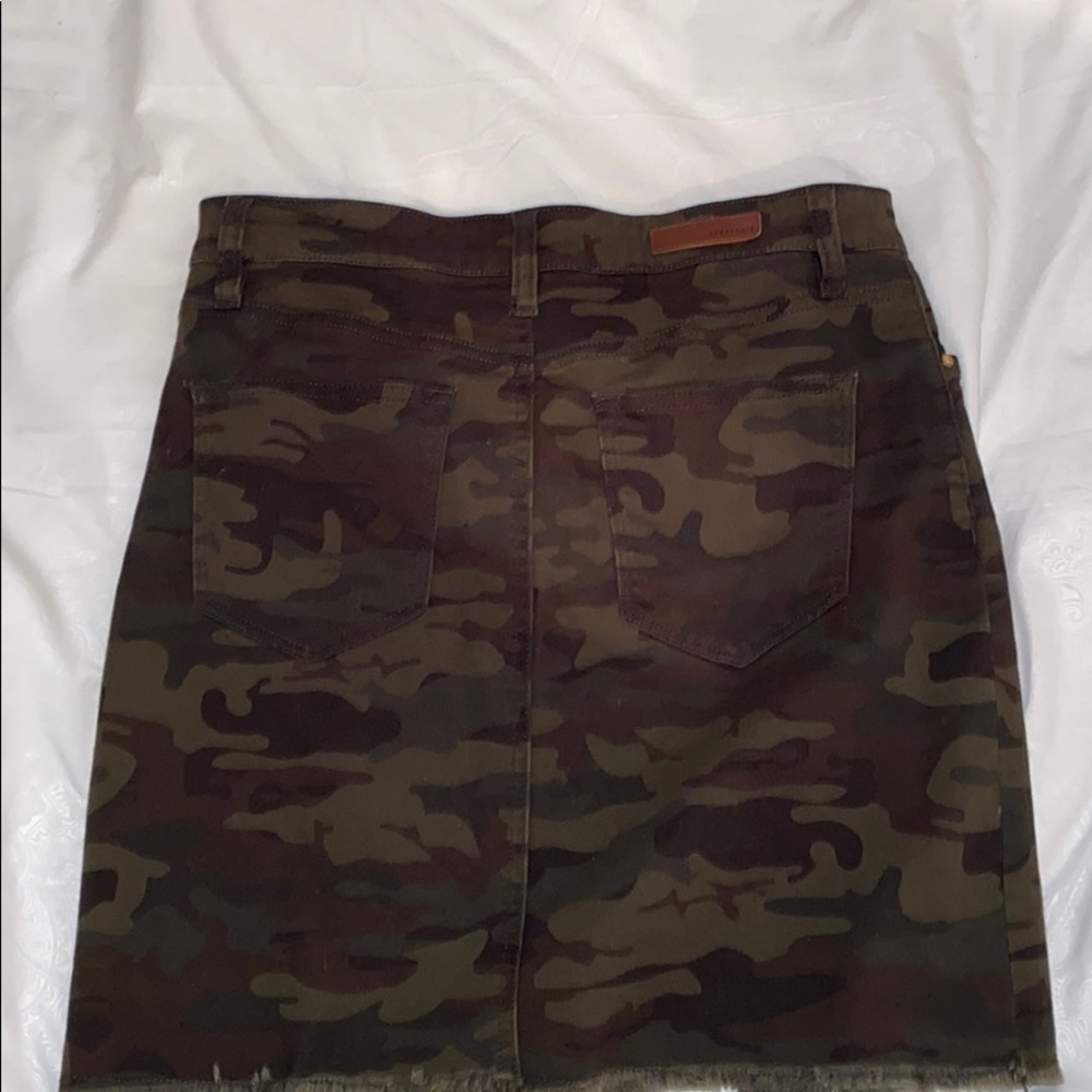 Skirt - Picture 2 of 2